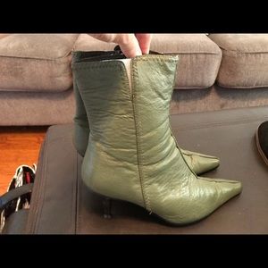 Ladies stylish Green Leather Boots. worn once